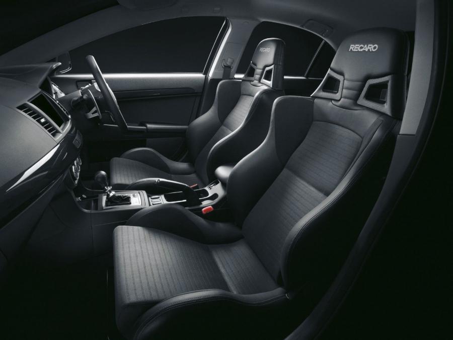  Mitsubishi Lancer Evolution X 2007 года  (фото 33 из 149)
